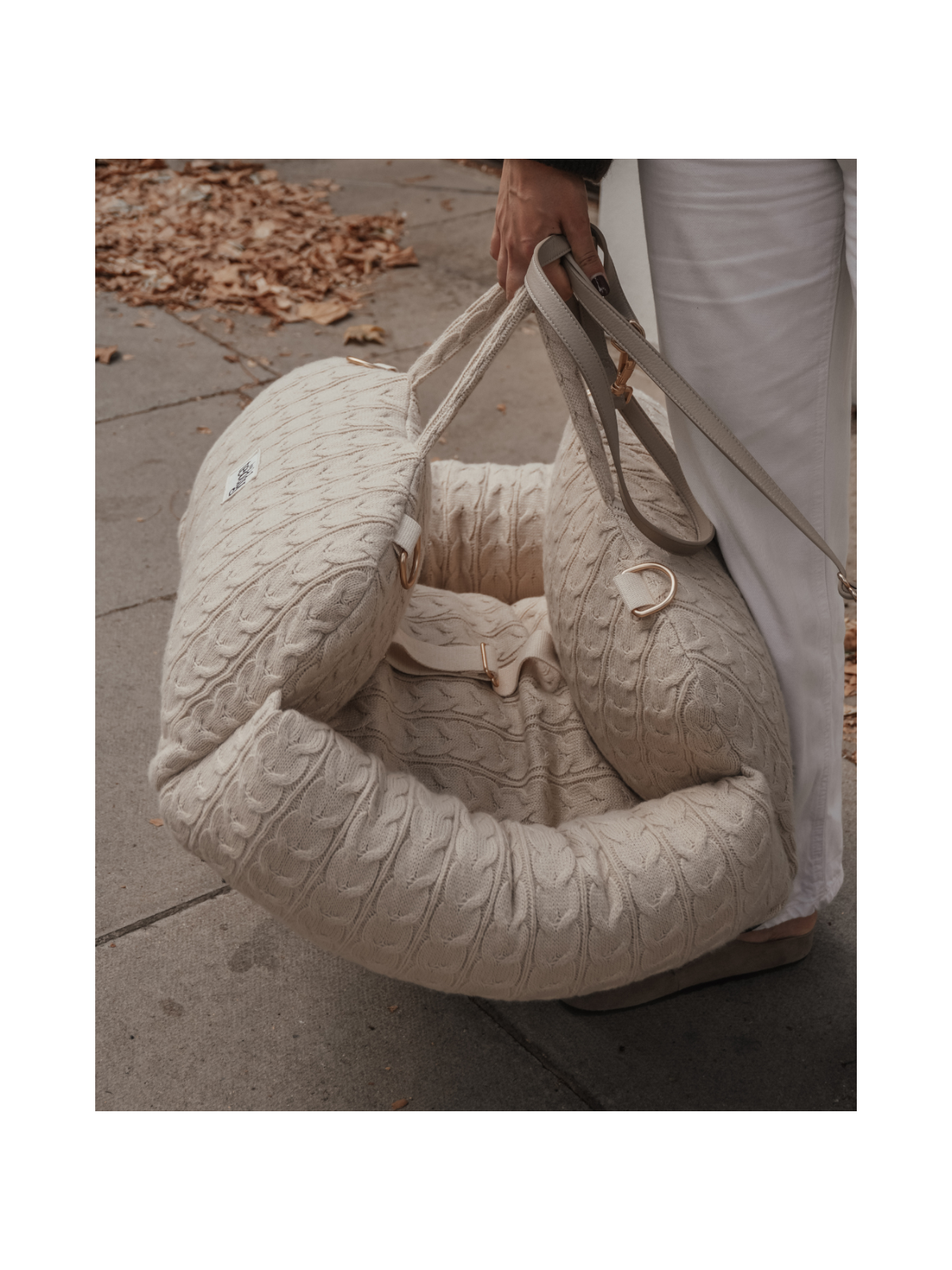 The Cable Knit 3-in-1 Dog Car Seat – Hazelnut