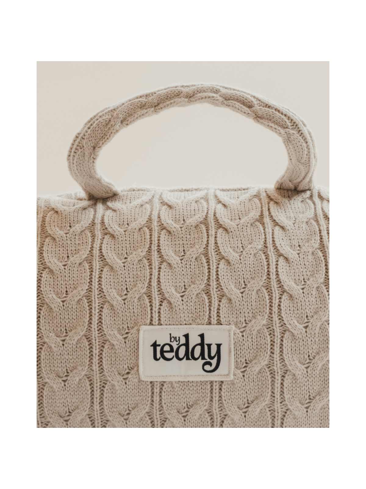 The Cable Knit 3-in-1 Dog Car Seat – Hazelnut