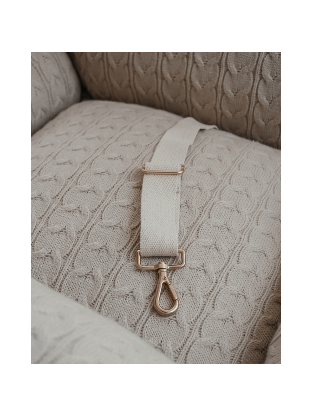 The Cable Knit 3-in-1 Dog Car Seat – Hazelnut