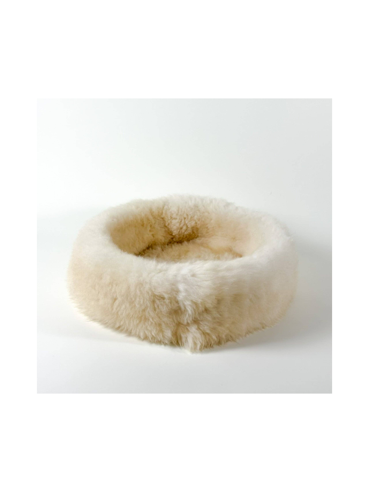 Sheep Donut Dog Bed – Shell Pearl