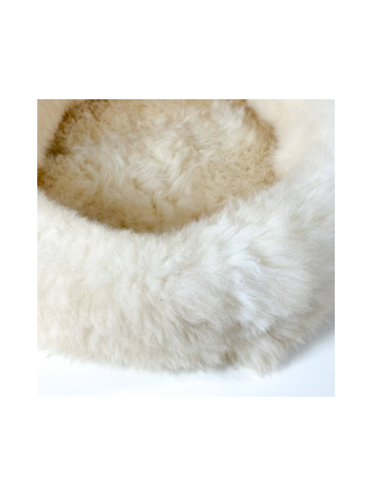 Sheep Donut Dog Bed – Shell Pearl