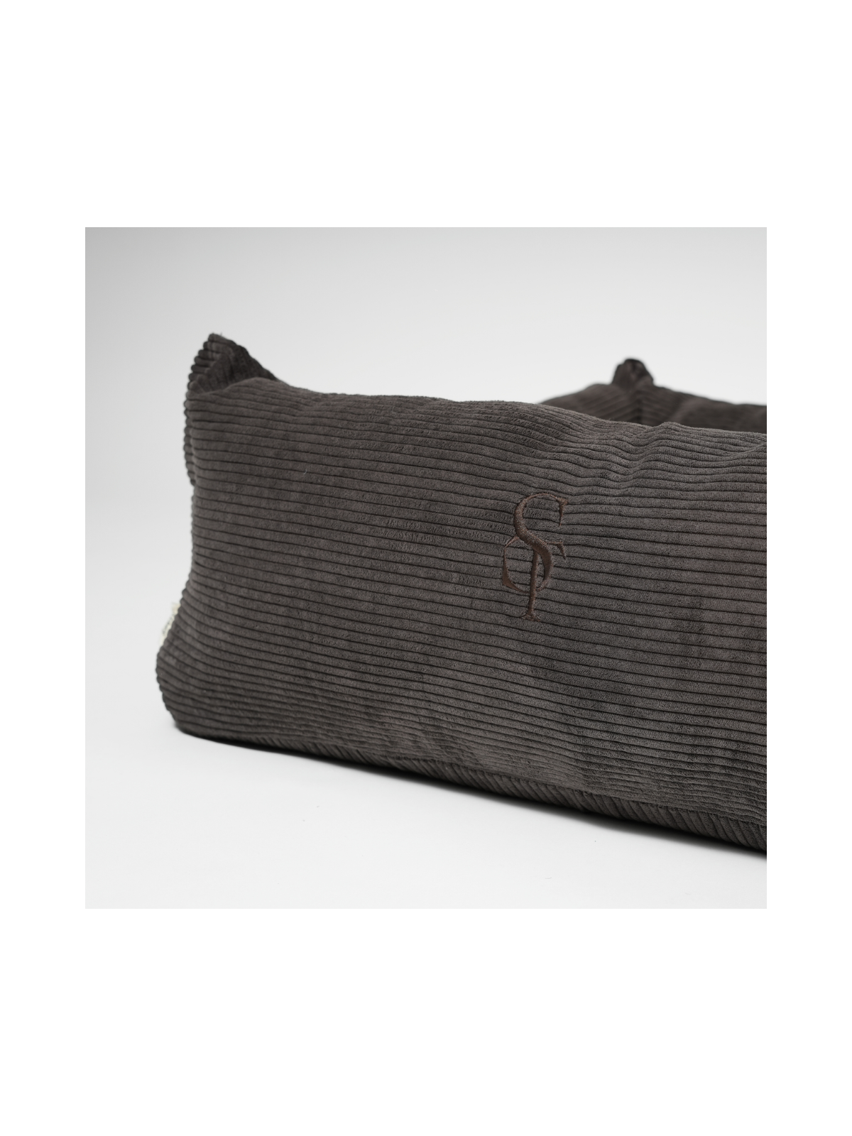Vera Dog Bed – Dark Oak Corduroy
